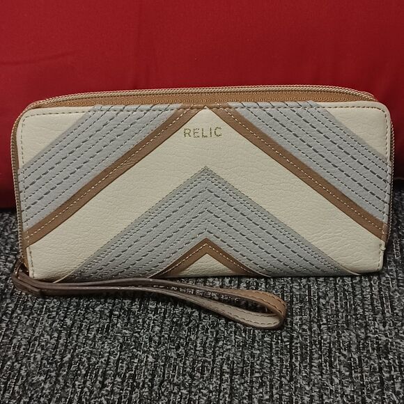RELIC Cream, Brown, Blue Chevron Zip-Around Wallet Wristlet - Picture 1 of 4